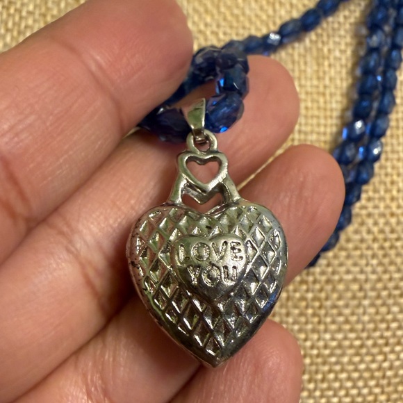 Beautiful necklace with iridescent rainbow heart pendant and sparkly blue beads - Picture 9 of 12